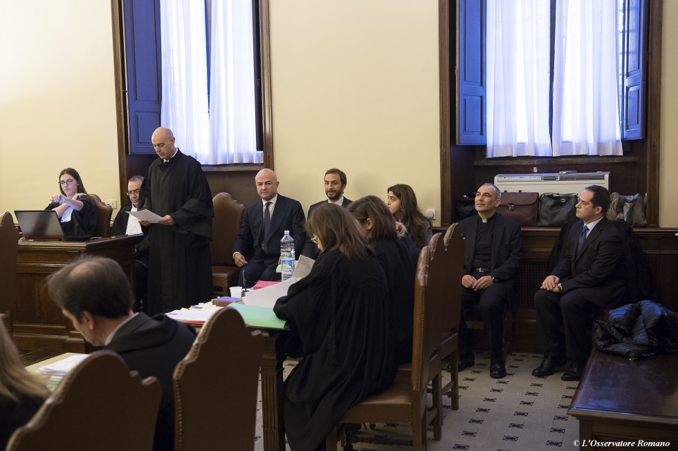 Vaticano, 24 novembre 2015: udienza di apertura del processo per la sottrazione e la diffusione di documenti riservati della Santa Sede