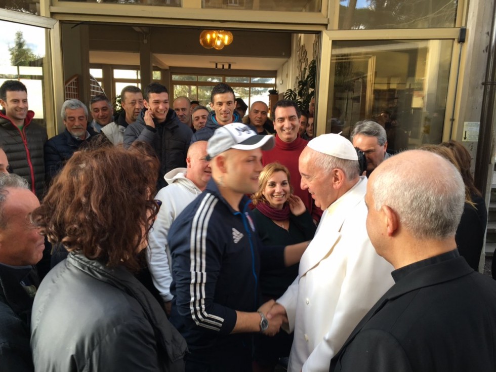 Papa Francesco visita a sorpresa i tossicodipendenti del Ceis (26 febbraio 2016)
