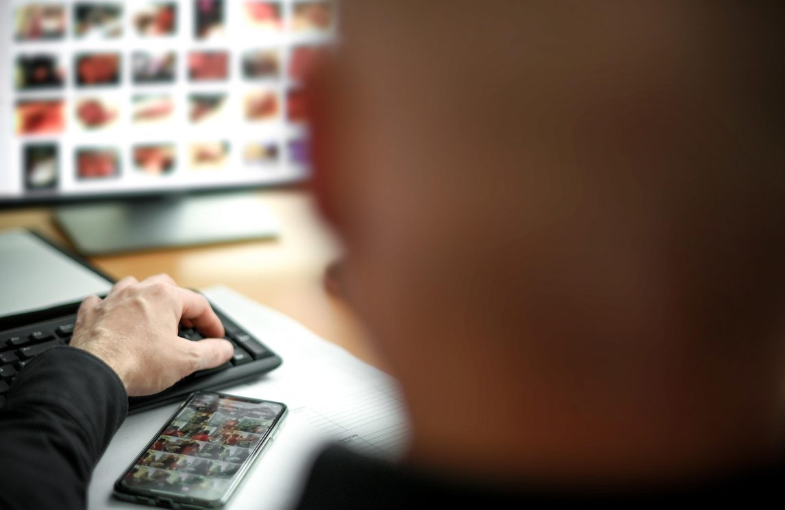 Un freno alla pornografia online