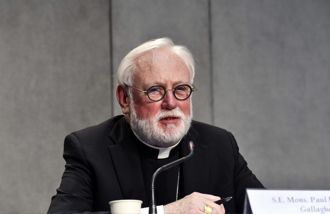 Gallagher: “Serve un cambio di rotta per la pace”