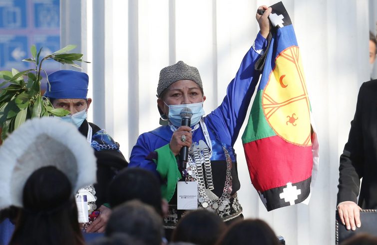 Chile: La líder indígena mapuche Elisa Loncón es elegida Presidenta de la Asamblea Constituyente.  Oración Interreligiosa en el Palacio Presidencial de La Moneda