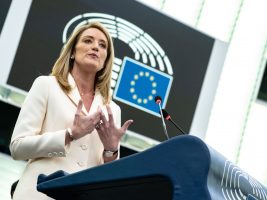 Roberta Metsola presidente del Parlamento Ue: “Onorerò Sassoli difendendo il progetto europeo”