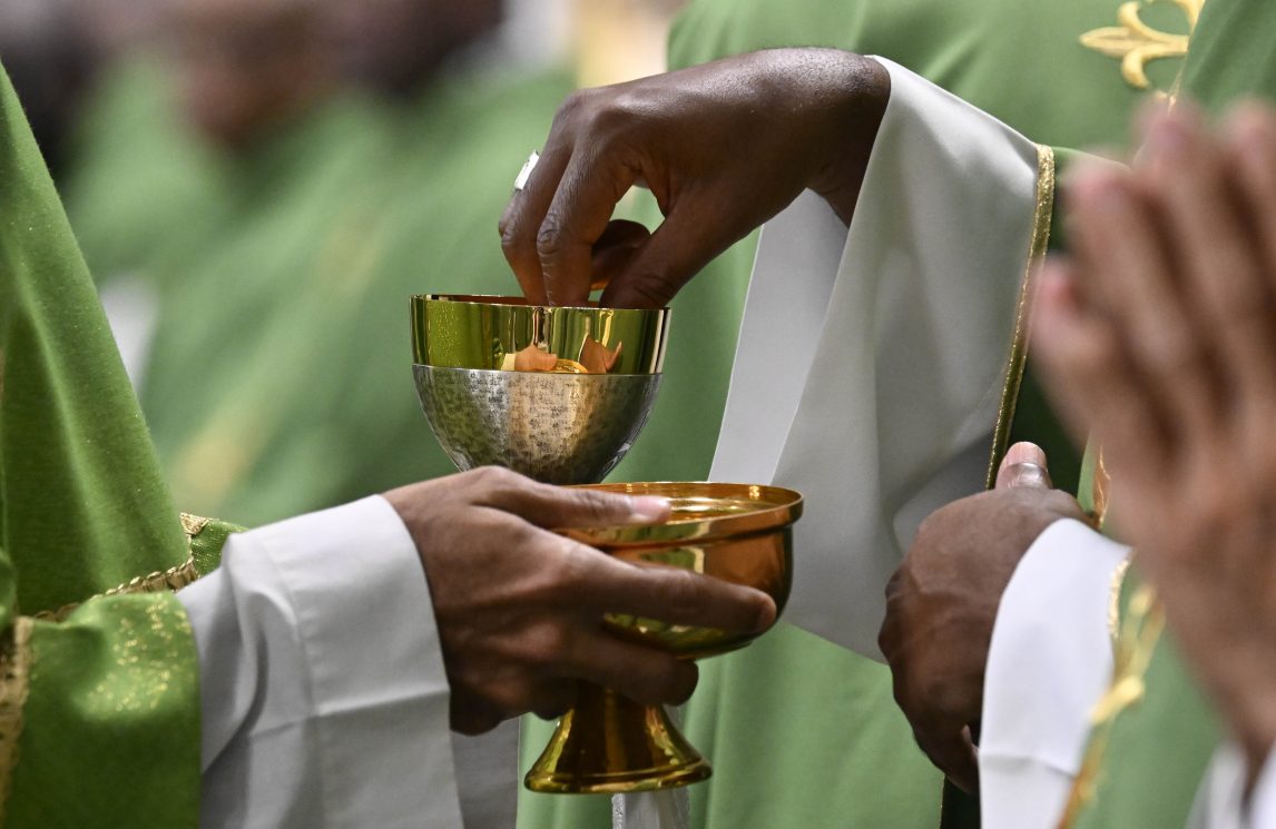 Il sacerdote tra eucaristia, confessione e servizio