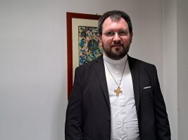 Ucraina. Mons. Ryabukha, vescovo sulla linea del fronte: “Non ho paura ma quello che vedo è disumano”