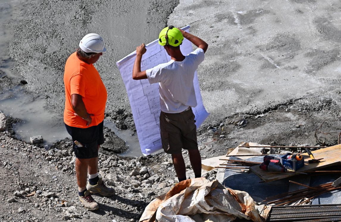 Vescovi: appello per i giovani in cerca di occupazione