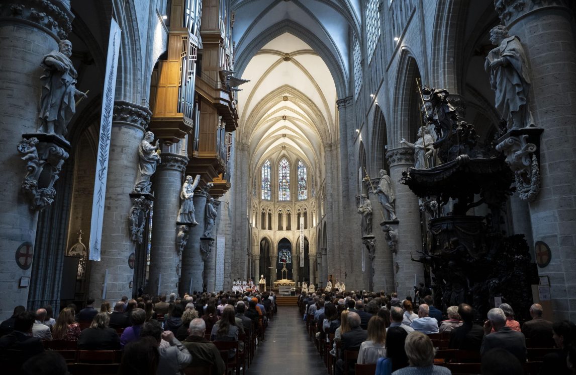 Meno preti, più laici e parrocchie in rete sul territorio