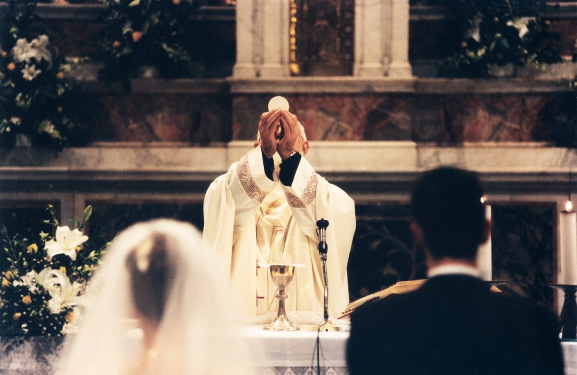 La monogamia come scelta d’amore stabile contro la crisi delle relazioni