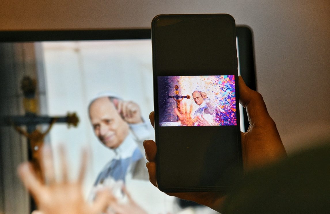 Quando l'intelligenza artificiale si veste di sacro