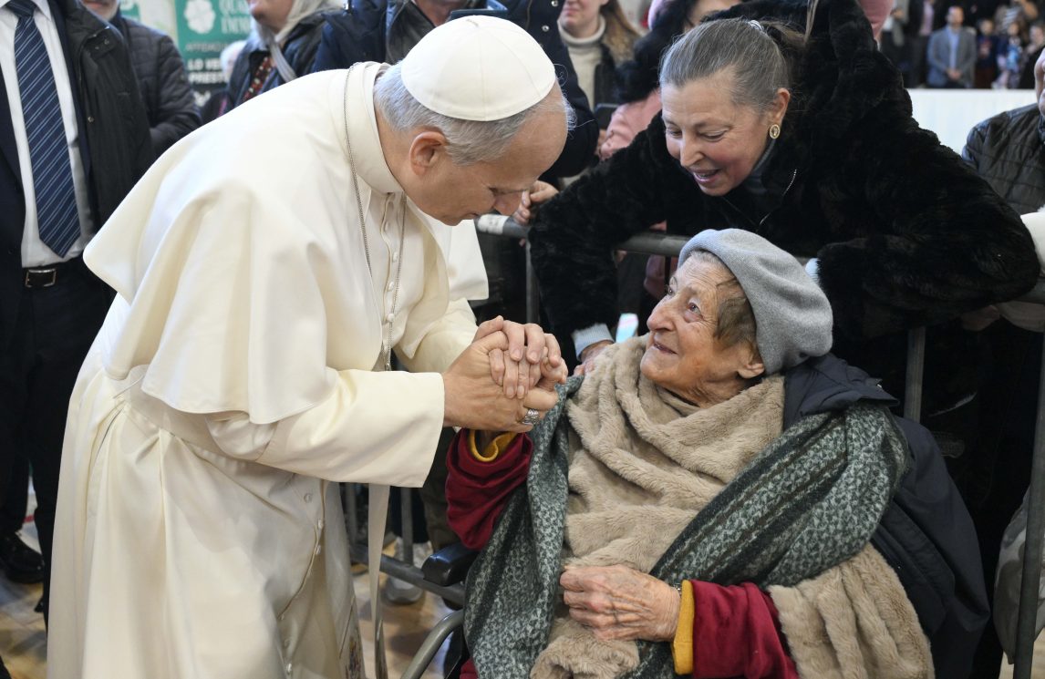 Leone XIV: “Il cuore ha bisogno irrinunciabile di prossimità”