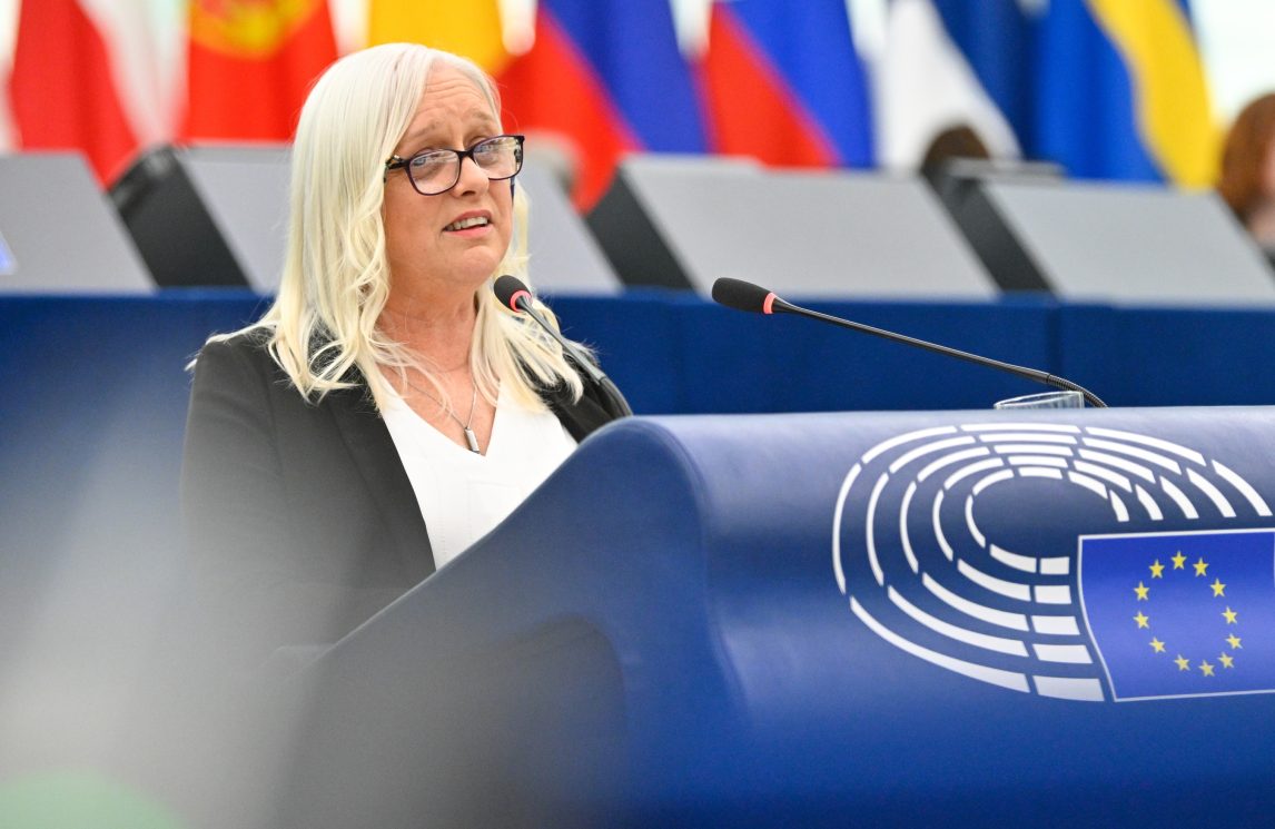 “Hanno ucciso la mia Coco”. Appello di Jackie Fox per una legge europea