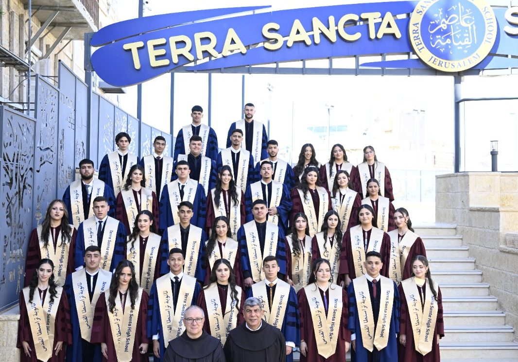 Le scuole riaprono tra guerra e permessi negati