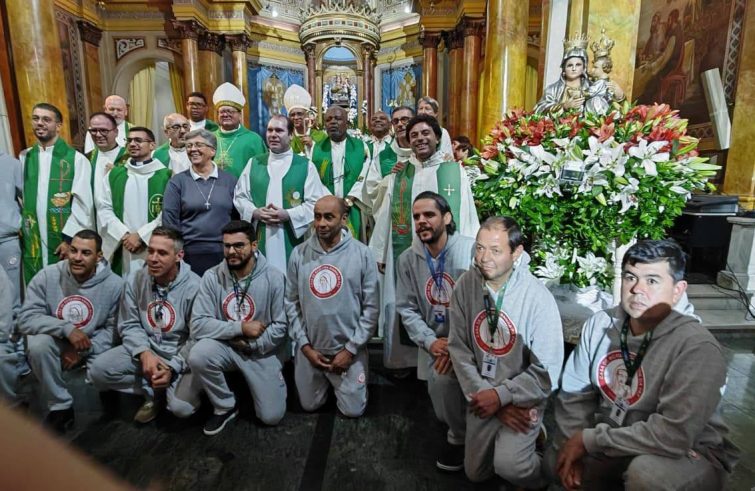 Arcivescovo Aloise in visita alla comunità italiana a San Paolo, dove la devozione all’Achiropita celebra un secolo di fede e impegno sociale