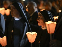 Accanto a Leone XIV con la preghiera, rugiada che cura e rasserena