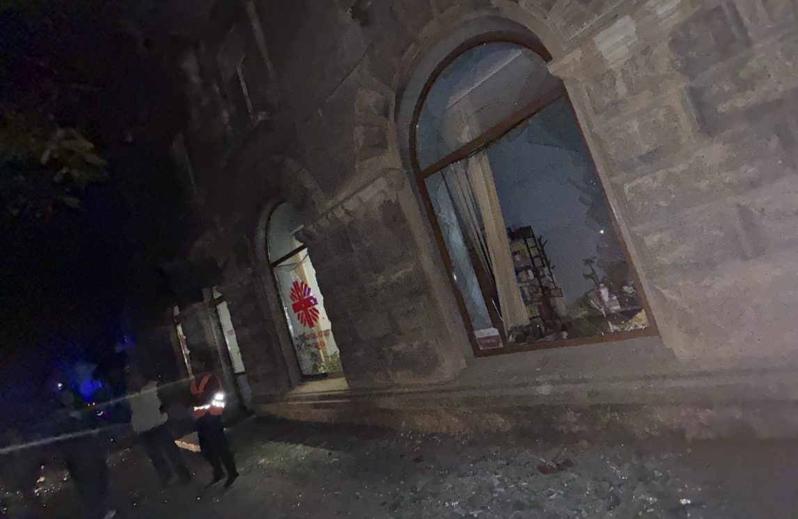 Karmalita: “Non ci arrendiamo”