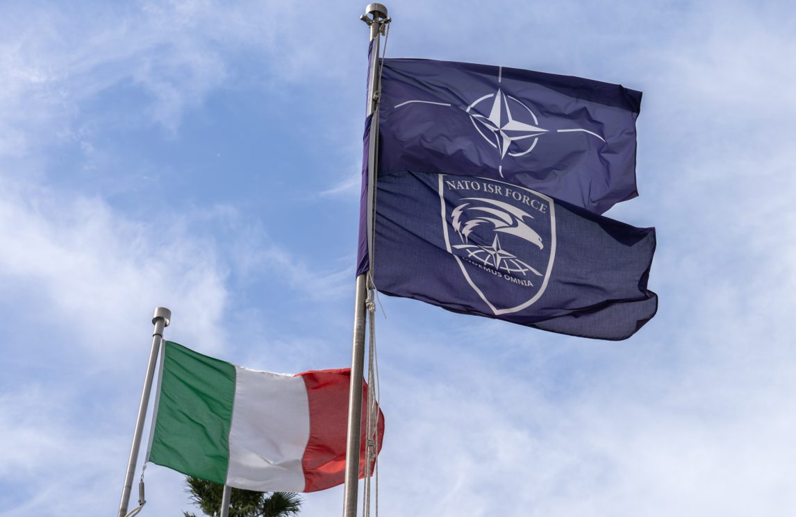 Chi comanda e chi paga le basi Usa e Nato?
