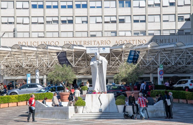 Papa, decorso regolare e polmone in buona ripresa
