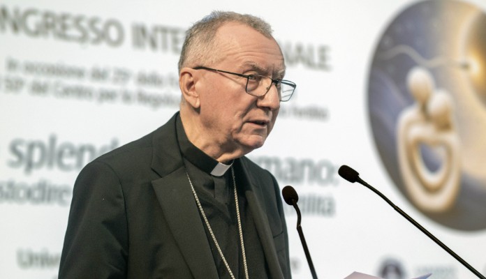 Parolin: “Il Papa ha preso l’iniziativa”